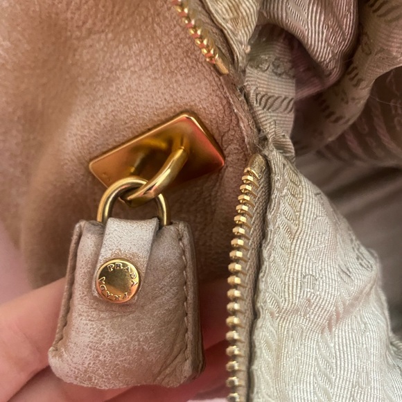 Prada leather bag! - Picture 3 of 14